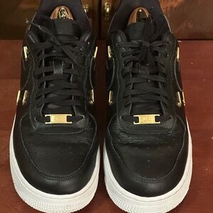 Nike Airforce 1 ‘07 LX AF1 Black/Gold Sneakers